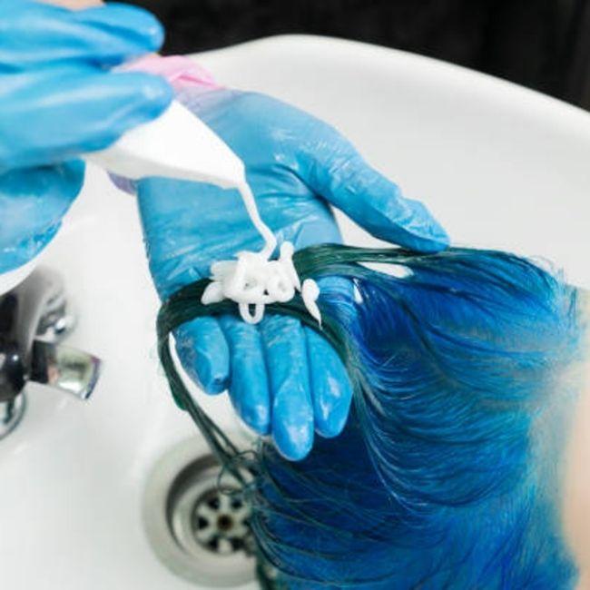 ¿Cuáles son las etapas de la decoloración del cabello?