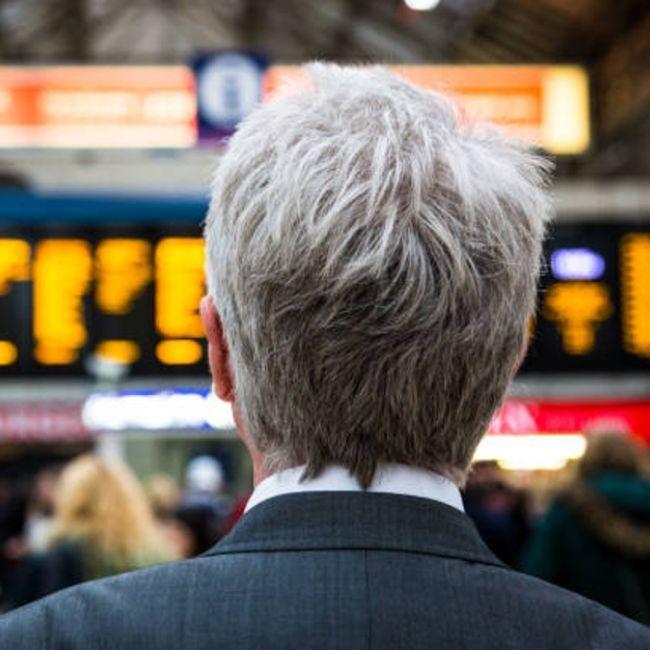 Pelo platinado hombre: 5 modos de llevar el rubio más claro